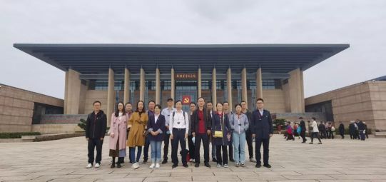 公司第三黨支部開展“南湖紅船憶初心，牢記使命勇?lián)敗敝黝}黨日活動